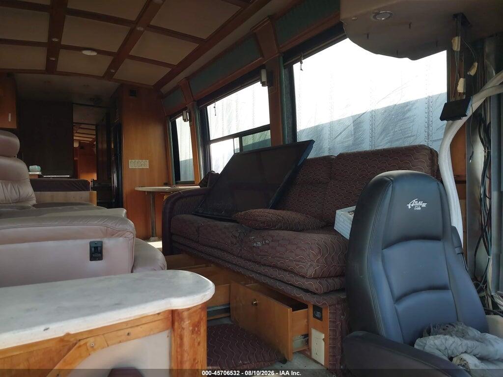 1M8TRMYA5WP060011 1998 MOTOR COACH INDUSTRIES TRANSIT BUS photo no. 5