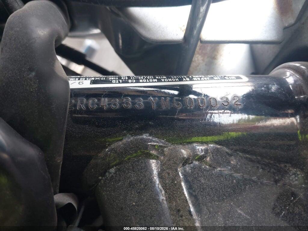 JH2RC4333YM500032 2000 HONDA VF750 photo no. 10
