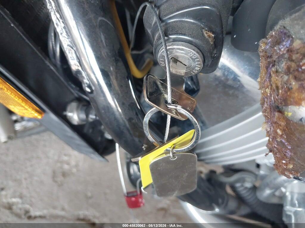 JH2RC4333YM500032 2000 HONDA VF750 photo no. 11