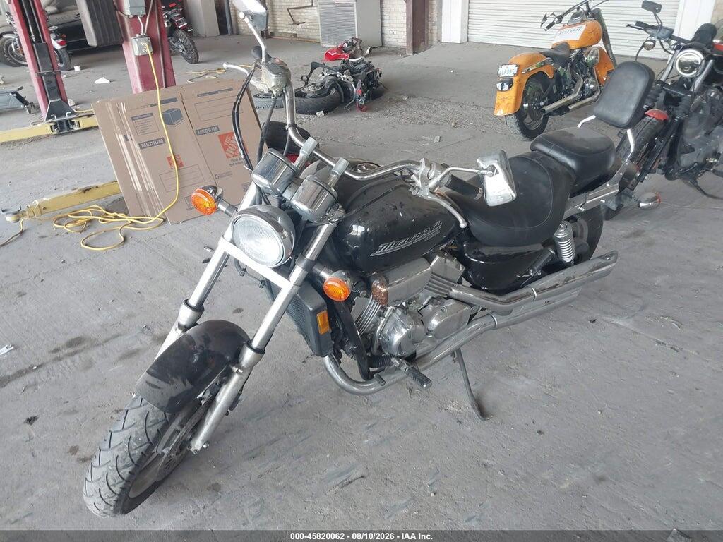 JH2RC4333YM500032 2000 HONDA VF750 photo no. 2
