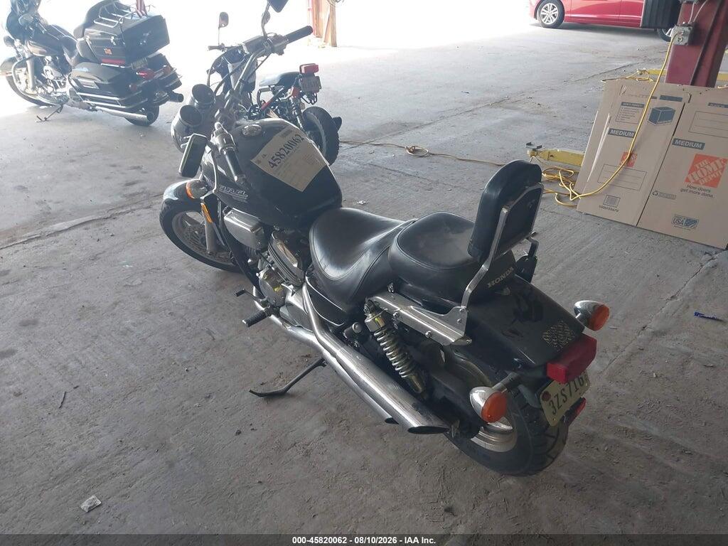 JH2RC4333YM500032 2000 HONDA VF750 photo no. 3