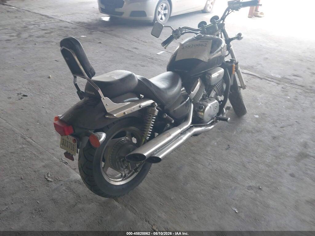 JH2RC4333YM500032 2000 HONDA VF750 photo no. 4