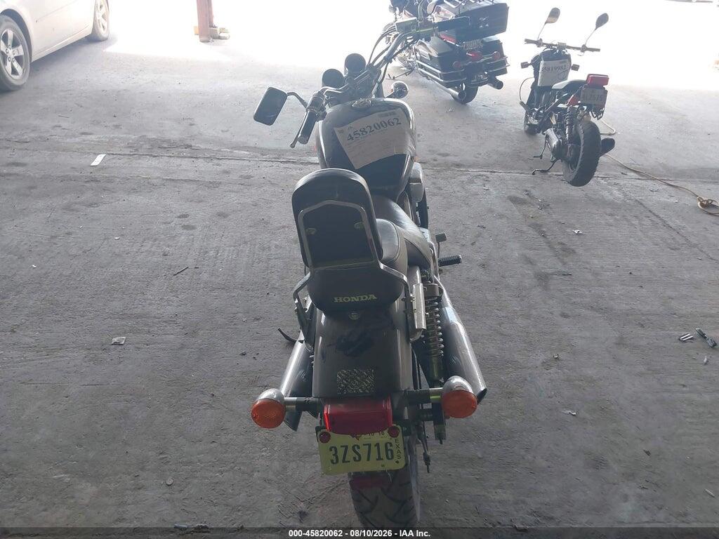 JH2RC4333YM500032 2000 HONDA VF750 photo no. 6