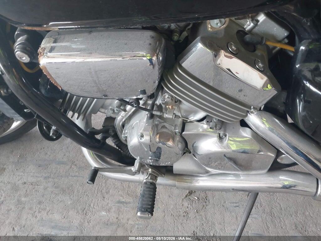 JH2RC4333YM500032 2000 HONDA VF750 photo no. 9