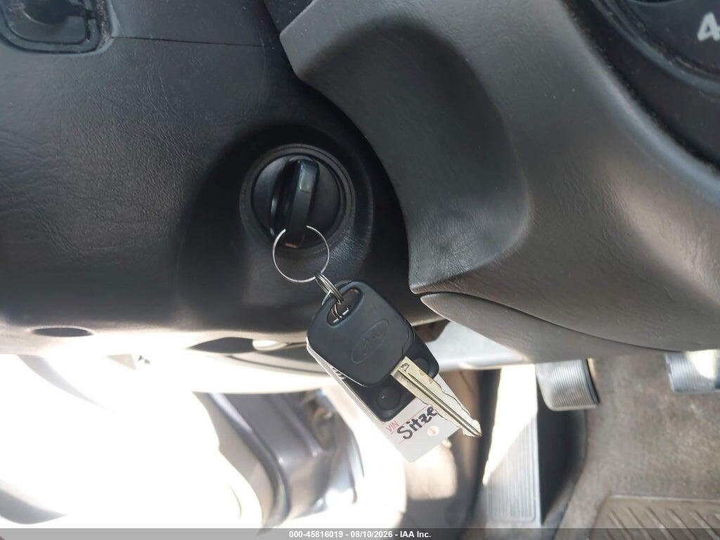 1FMYU02B32KC09905 2002 FORD ESCAPE photo no. 11