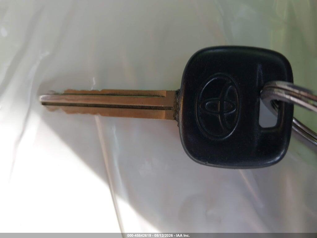 2T1KR32E83C023903 2003 TOYOTA MATRIX photo no. 11