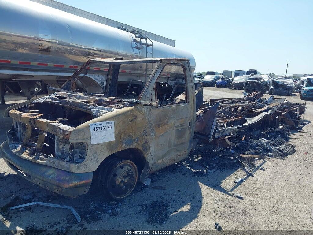 1FDXE45S63HA19283 2003 FORD E-450 CUTAWAY photo no. 2