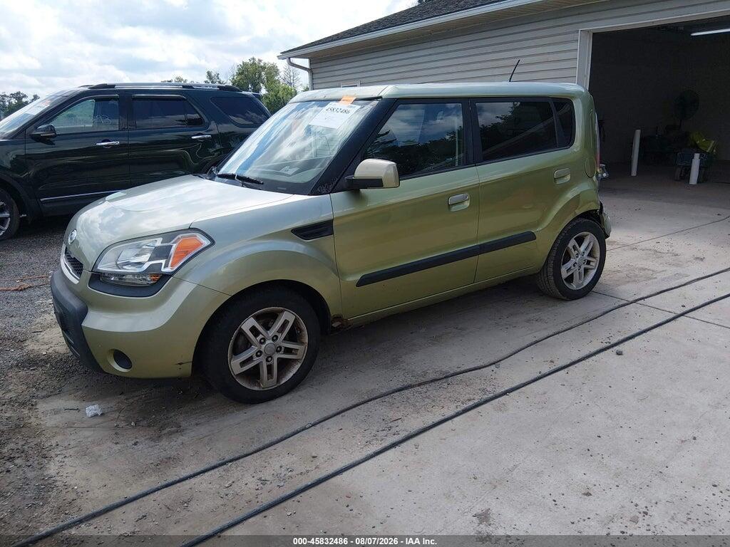 KNDJT2A22A7104635 2010 KIA SOUL photo no. 2