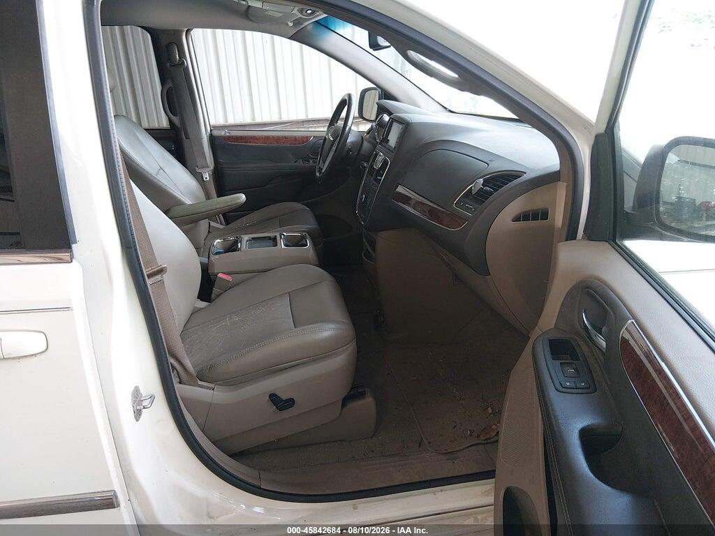 2A4RR8DG3BR616040 2011 CHRYSLER TOWN & COUNTRY photo no. 5