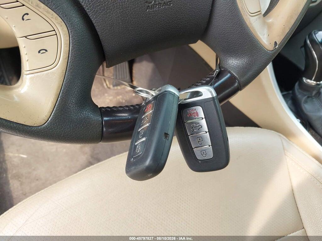 5NPEC4AC0BH045586 2011 HYUNDAI SONATA photo no. 11
