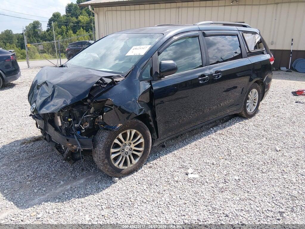 5TDYK3DC3BS004143 2011 TOYOTA SIENNA photo no. 2