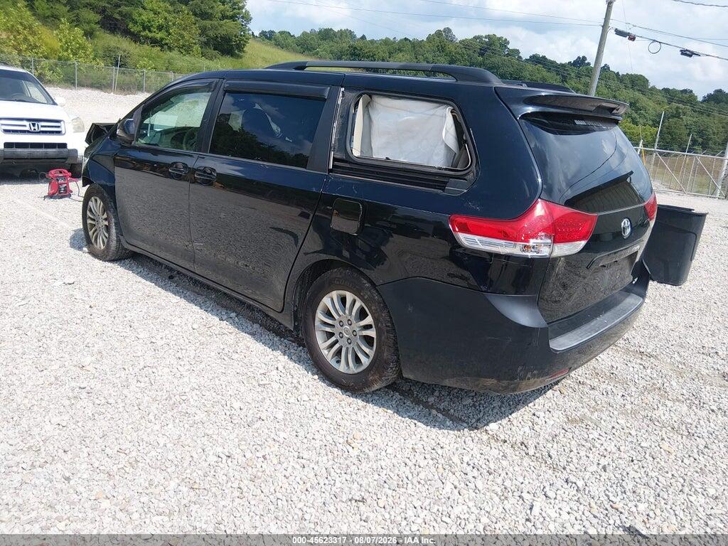 5TDYK3DC3BS004143 2011 TOYOTA SIENNA photo no. 3