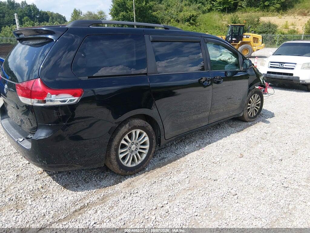 5TDYK3DC3BS004143 2011 TOYOTA SIENNA photo no. 4