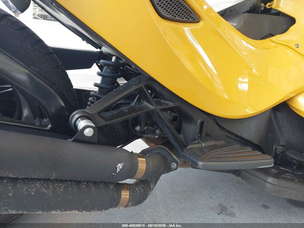 2BXNCBC18DV000781 2013 CAN-AM SPYDER ROADSTER photo no. 8