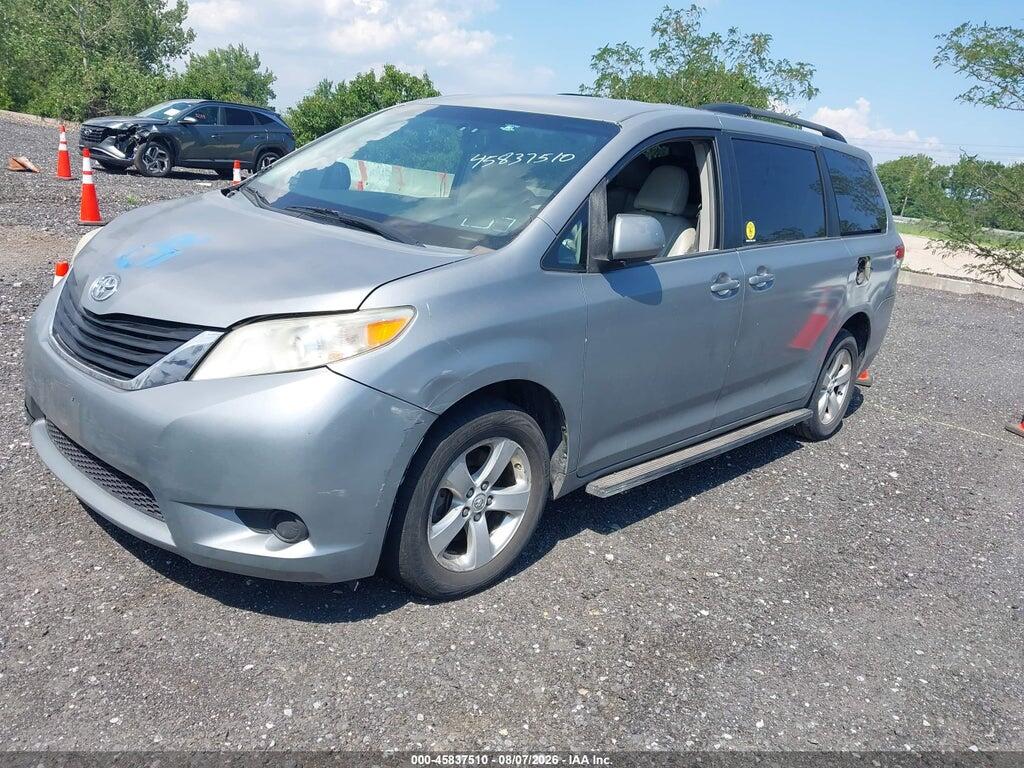 5TDKK3DC8DS399400 2013 TOYOTA SIENNA photo no. 2