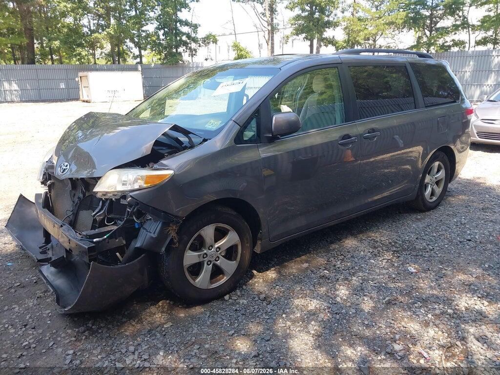 5TDKK3DC0DS321998 2013 TOYOTA SIENNA photo no. 2
