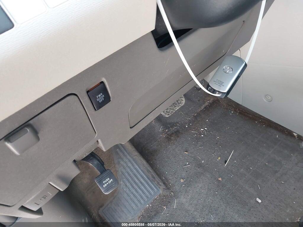 5TDYK3DC8DS298805 2013 TOYOTA SIENNA photo no. 11