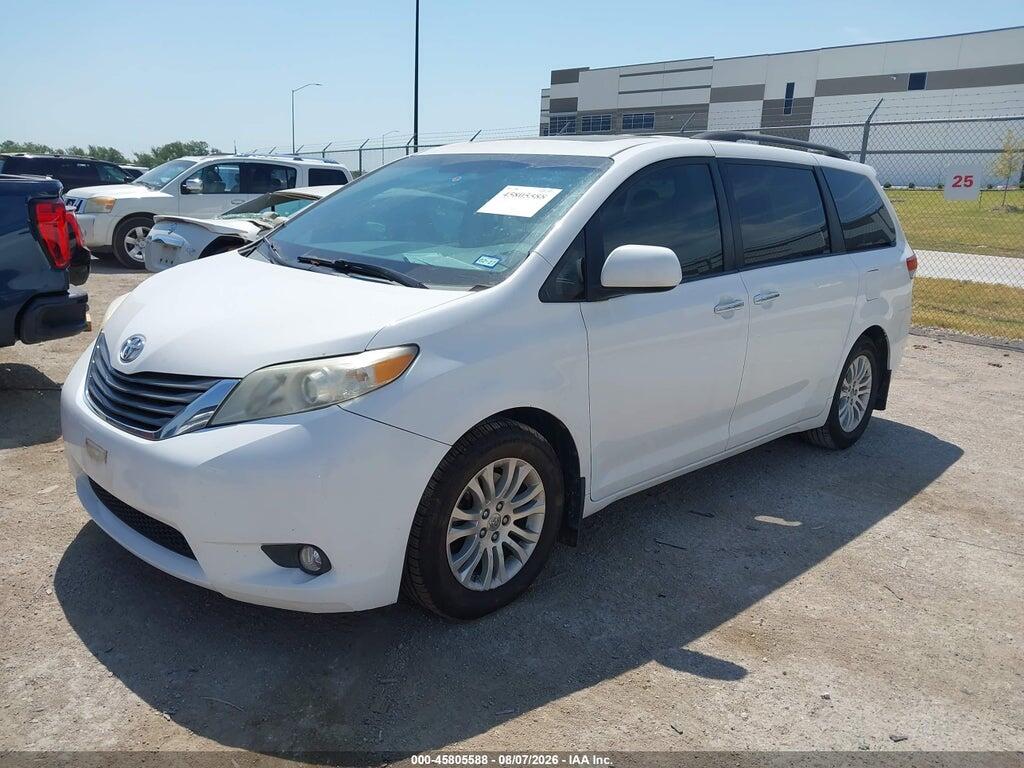 5TDYK3DC8DS298805 2013 TOYOTA SIENNA photo no. 2