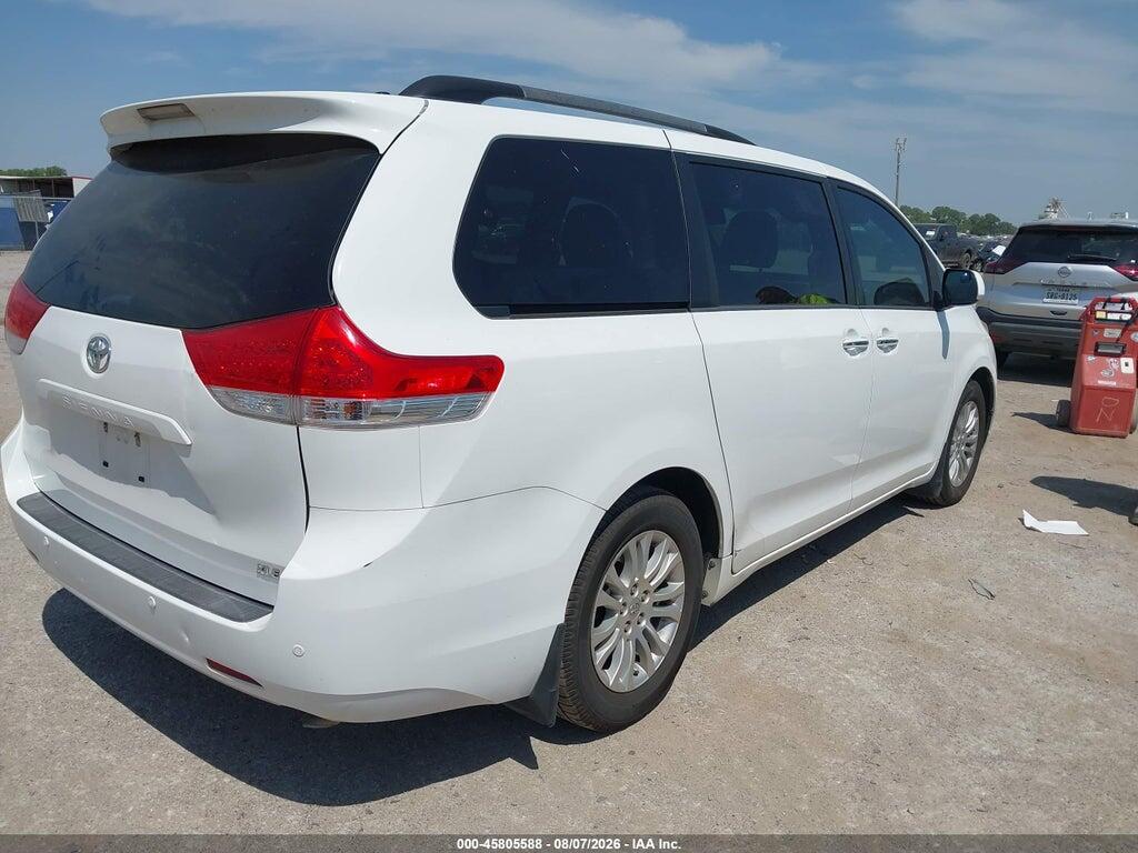 5TDYK3DC8DS298805 2013 TOYOTA SIENNA photo no. 4