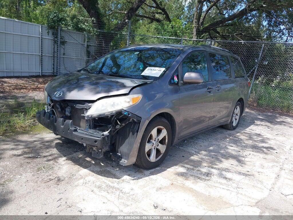 5TDKK3DC8FS640052 2015 TOYOTA SIENNA photo no. 2