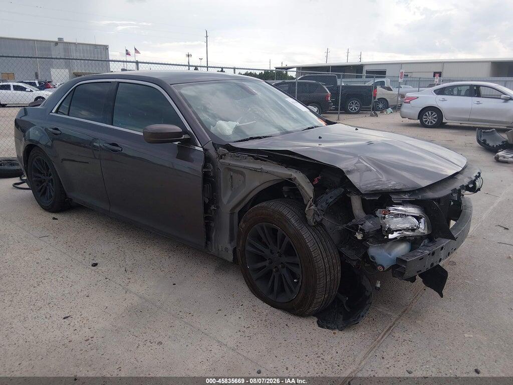 2C3CCAAG4GH156235 2016 CHRYSLER 300 photo no. 1