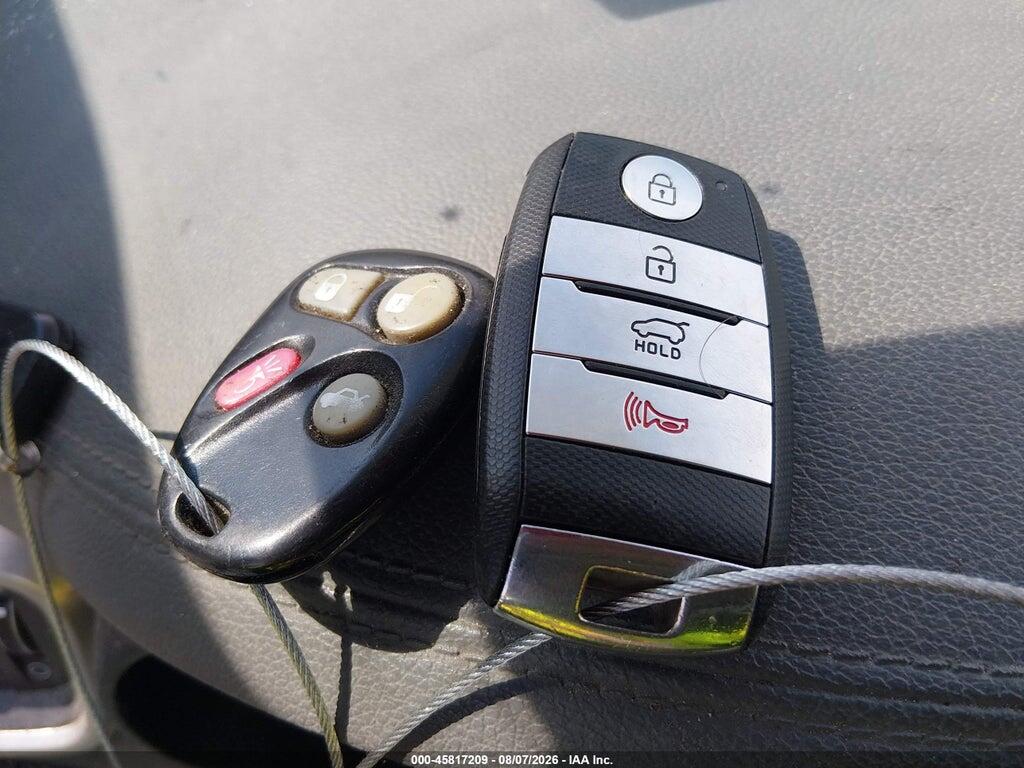 5XYPHDA57GG174175 2016 KIA SORENTO photo no. 11