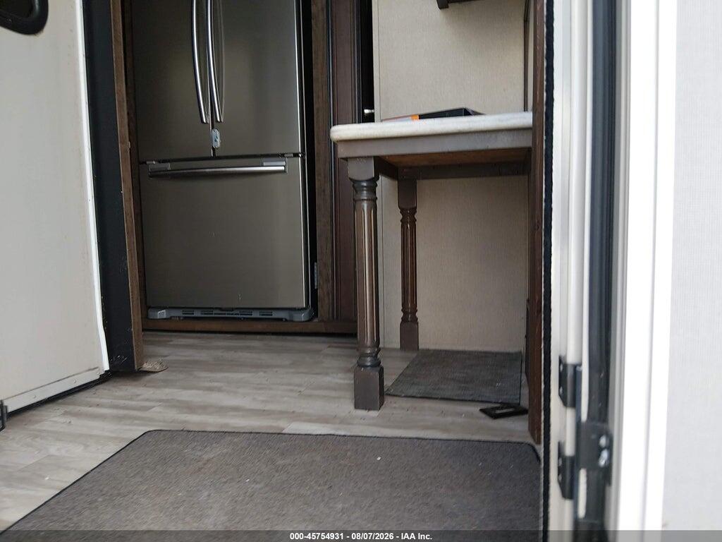 573FS4223G1105932 2016 GRAND DESIGN 42' M-384GK SOLITUDE photo no. 5