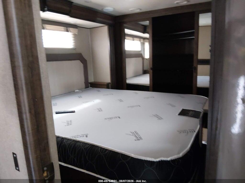 573FS4223G1105932 2016 GRAND DESIGN 42' M-384GK SOLITUDE photo no. 8