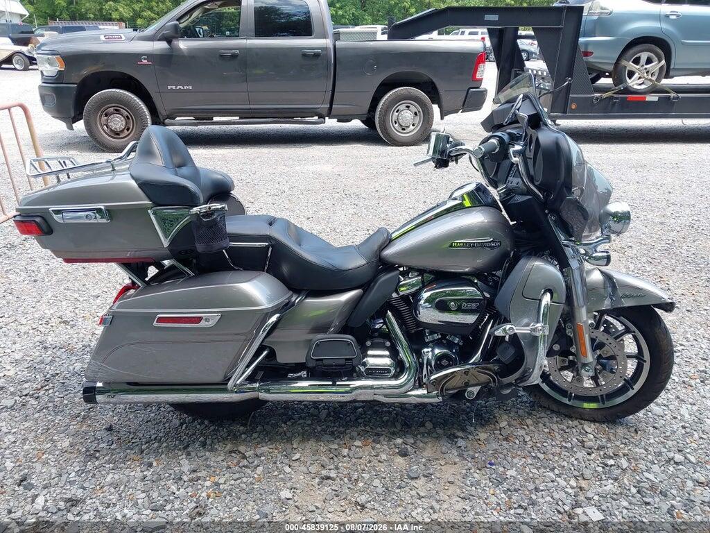 1HD1FCC13HB609073 2017 HARLEY-DAVIDSON FLHTCU photo no. 11