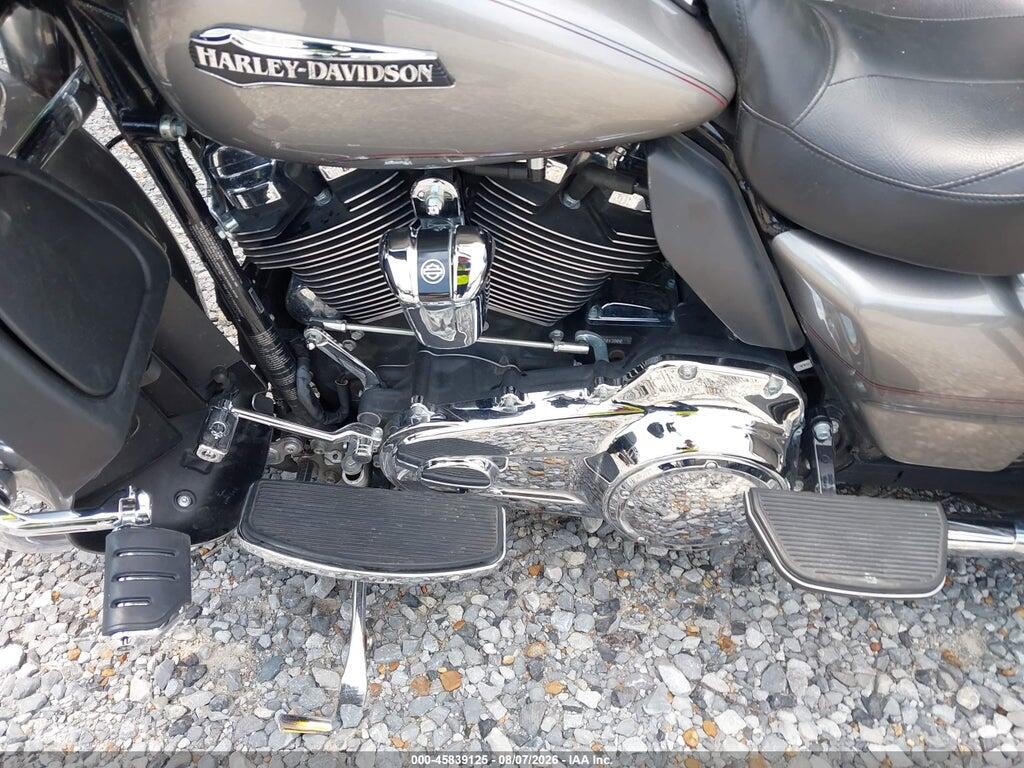 1HD1FCC13HB609073 2017 HARLEY-DAVIDSON FLHTCU photo no. 9