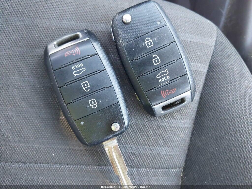 3KPFL4A75HE119282 2017 KIA FORTE photo no. 11