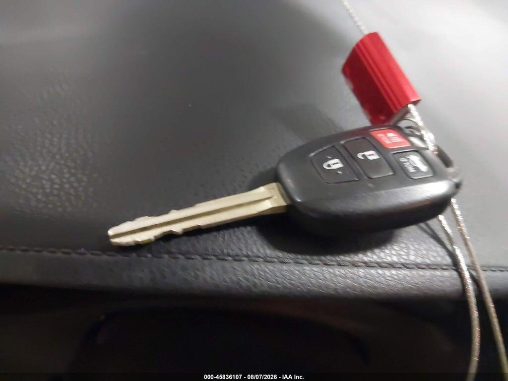 2T1BURHE9HC750399 2017 TOYOTA COROLLA photo no. 11