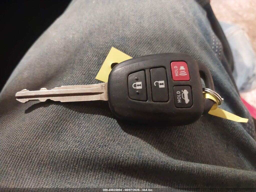 5YFBURHE2HP717941 2017 TOYOTA COROLLA photo no. 11