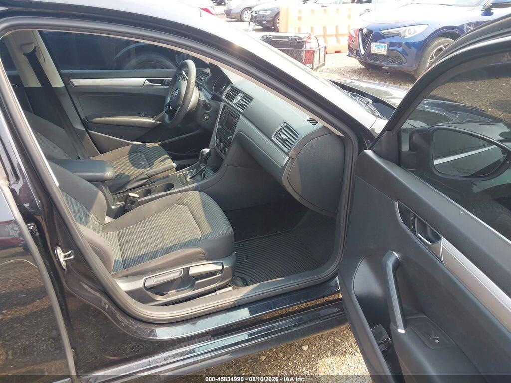 1VWAT7A34HC043129 2017 VOLKSWAGEN PASSAT photo no. 5
