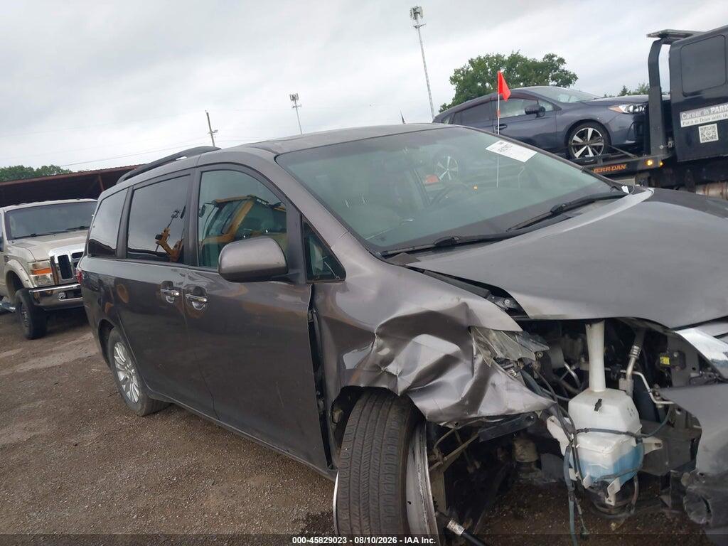 5TDYZ3DCXHS812669 2017 TOYOTA SIENNA photo no. 12