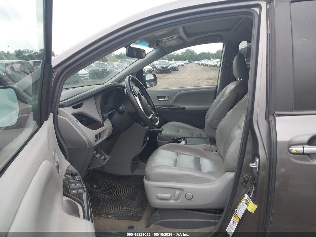 5TDYZ3DCXHS812669 2017 TOYOTA SIENNA photo no. 5