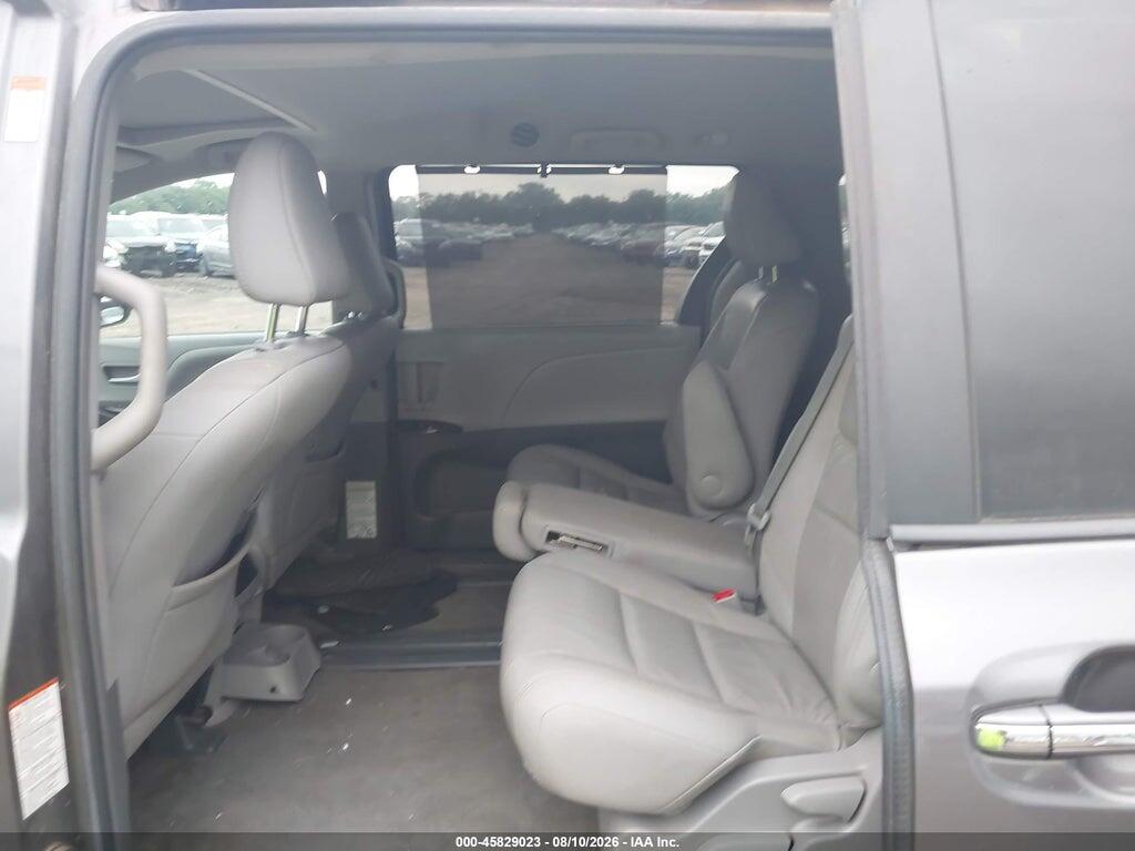 5TDYZ3DCXHS812669 2017 TOYOTA SIENNA photo no. 8