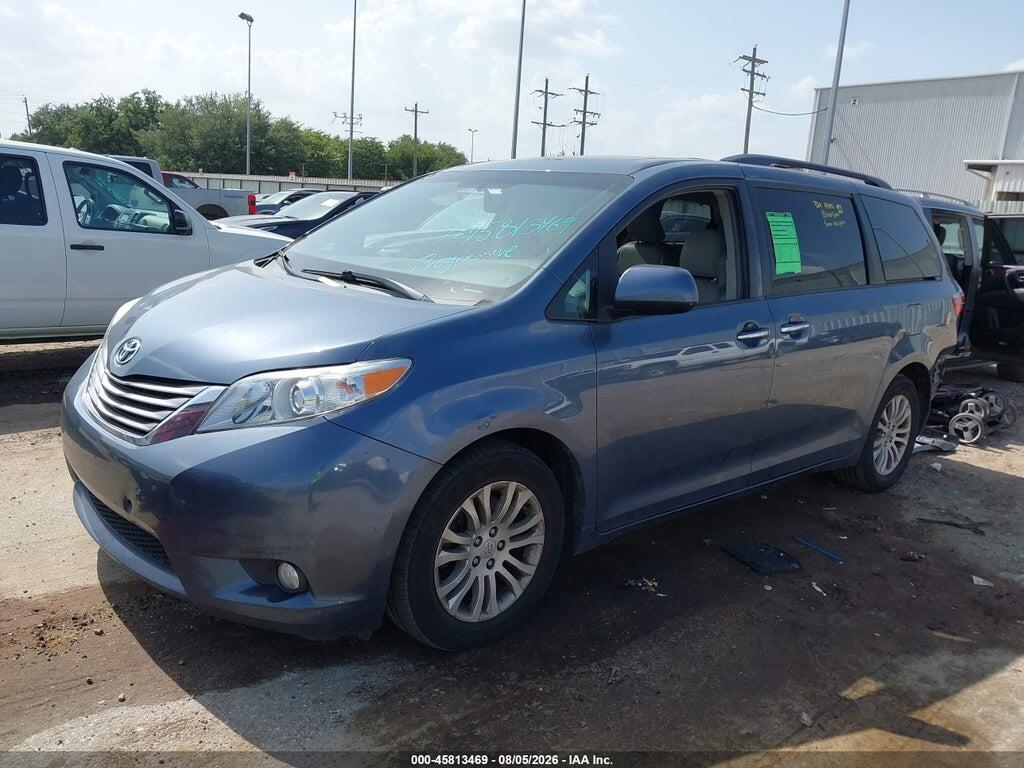 5TDYZ3DC4HS882930 2017 TOYOTA SIENNA photo no. 2