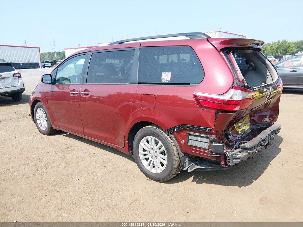 5TDYZ3DC0HS796241 2017 TOYOTA SIENNA photo no. 3