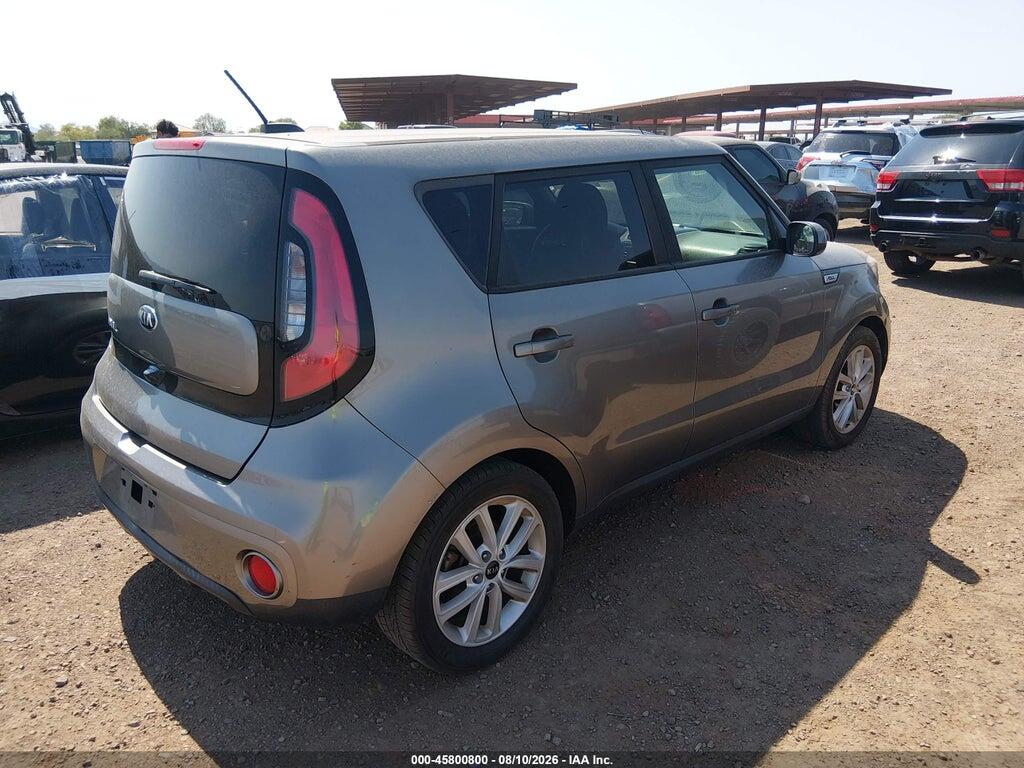 KNDJP3A55H7460804 2017 KIA SOUL photo no. 4
