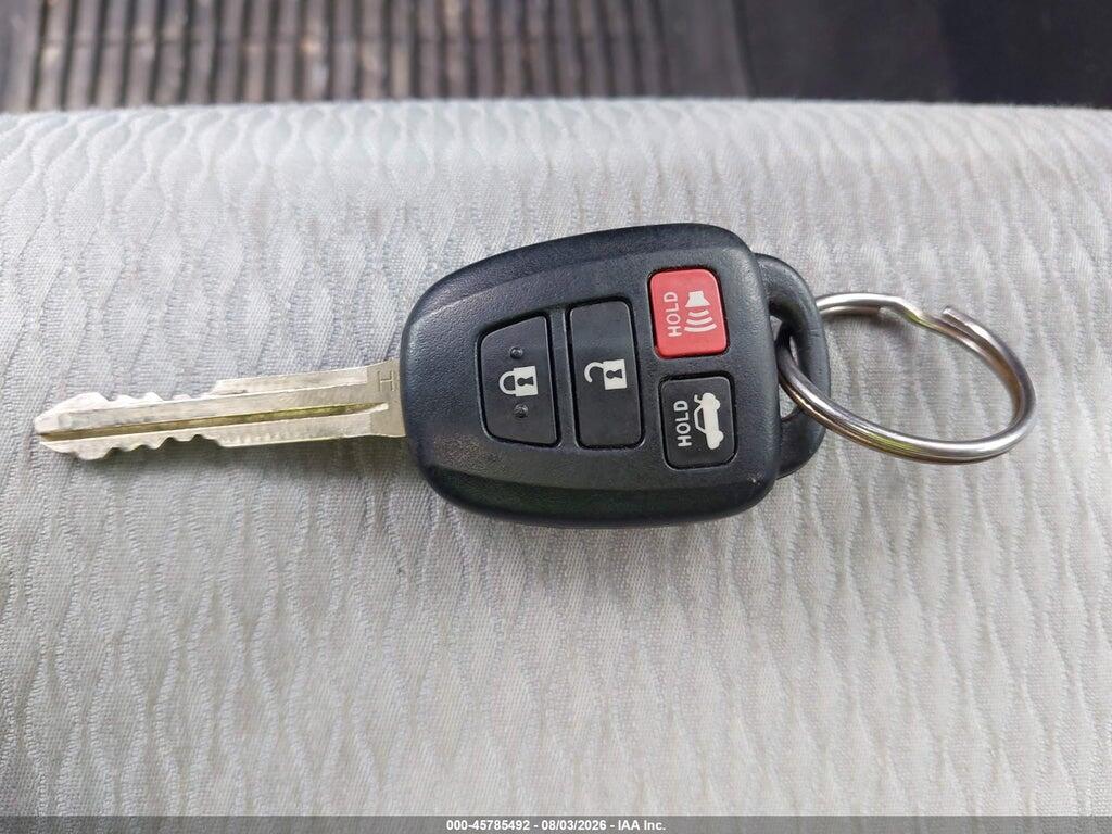 2T1BURHE2HC772051 2017 TOYOTA COROLLA photo no. 11