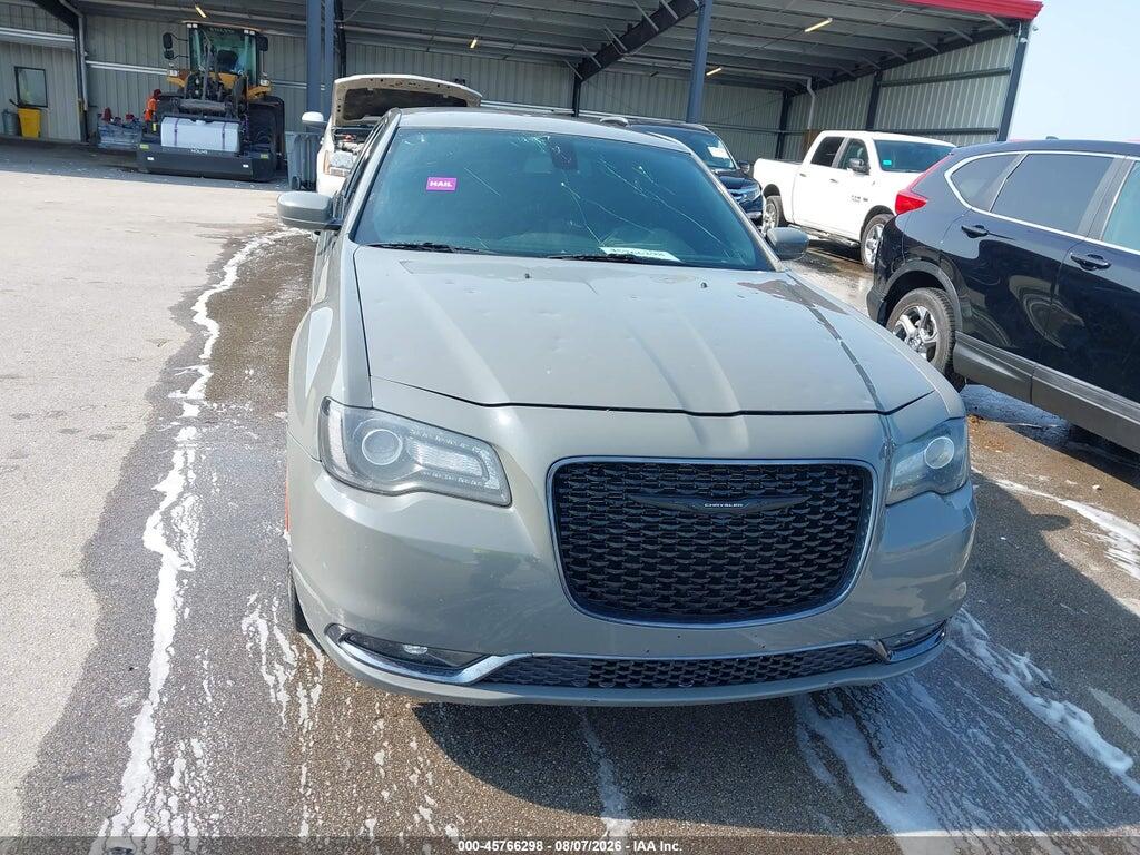 2C3CCAGG8HH518933 2017 CHRYSLER 300 photo no. 12