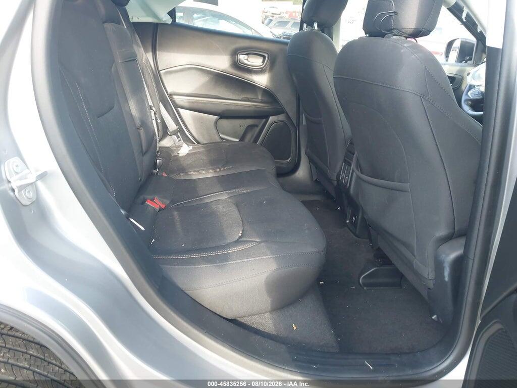 3C4NJDAB8JT126606 2018 JEEP COMPASS photo no. 8