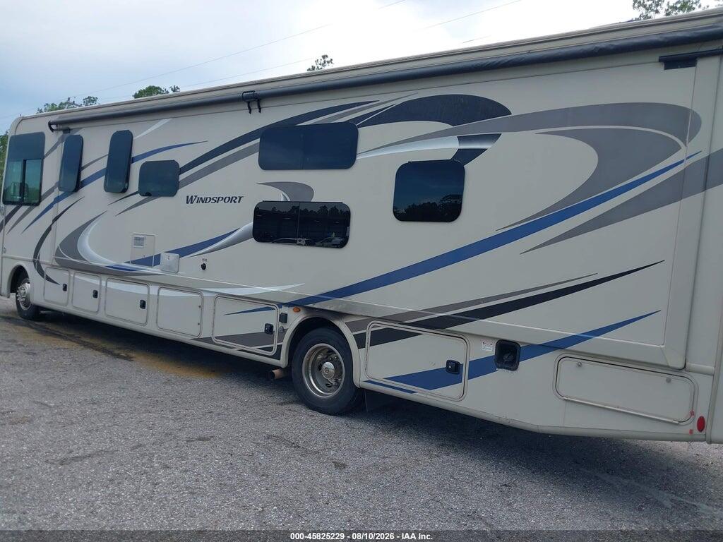 1F66F5DY0J0A08576 2018 FORD F53 photo no. 3