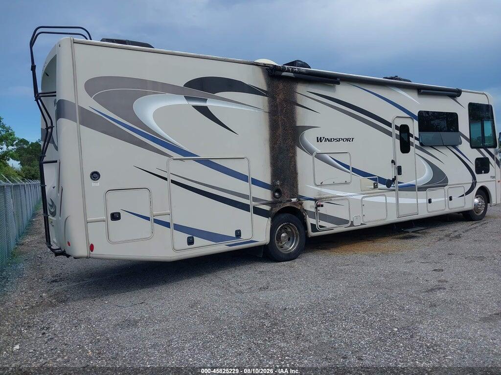 1F66F5DY0J0A08576 2018 FORD F53 photo no. 4