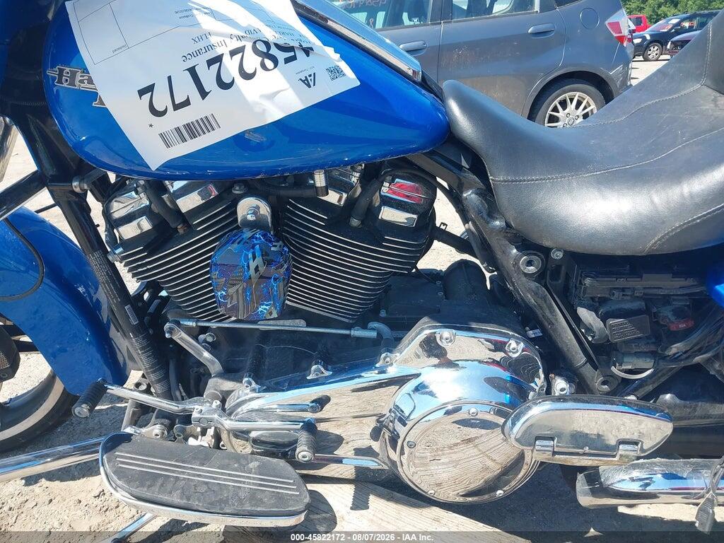 1HD1KBC17JB667330 2018 HARLEY-DAVIDSON FLHX photo no. 9