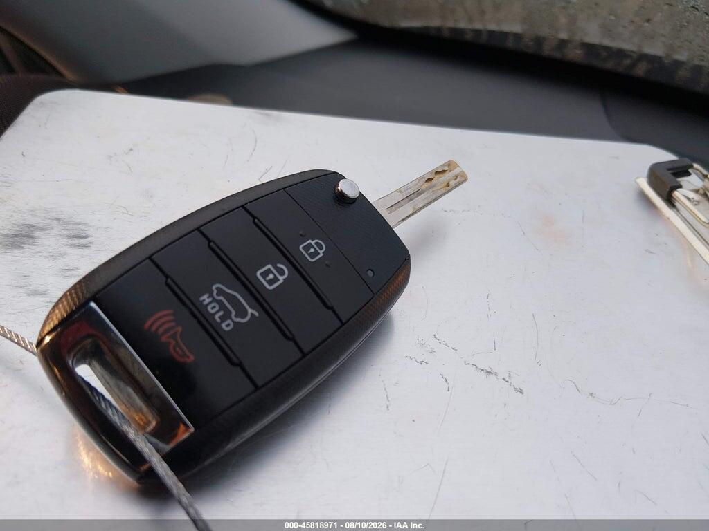 KNDJP3A53J7611807 2018 KIA SOUL photo no. 11