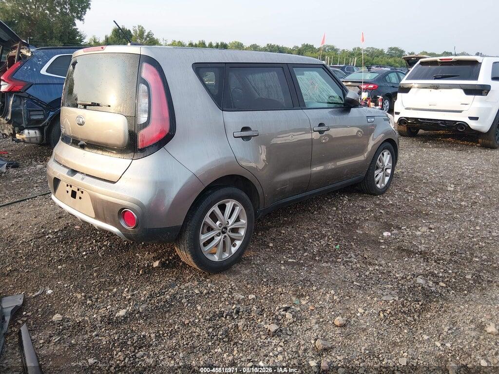 KNDJP3A53J7611807 2018 KIA SOUL photo no. 4