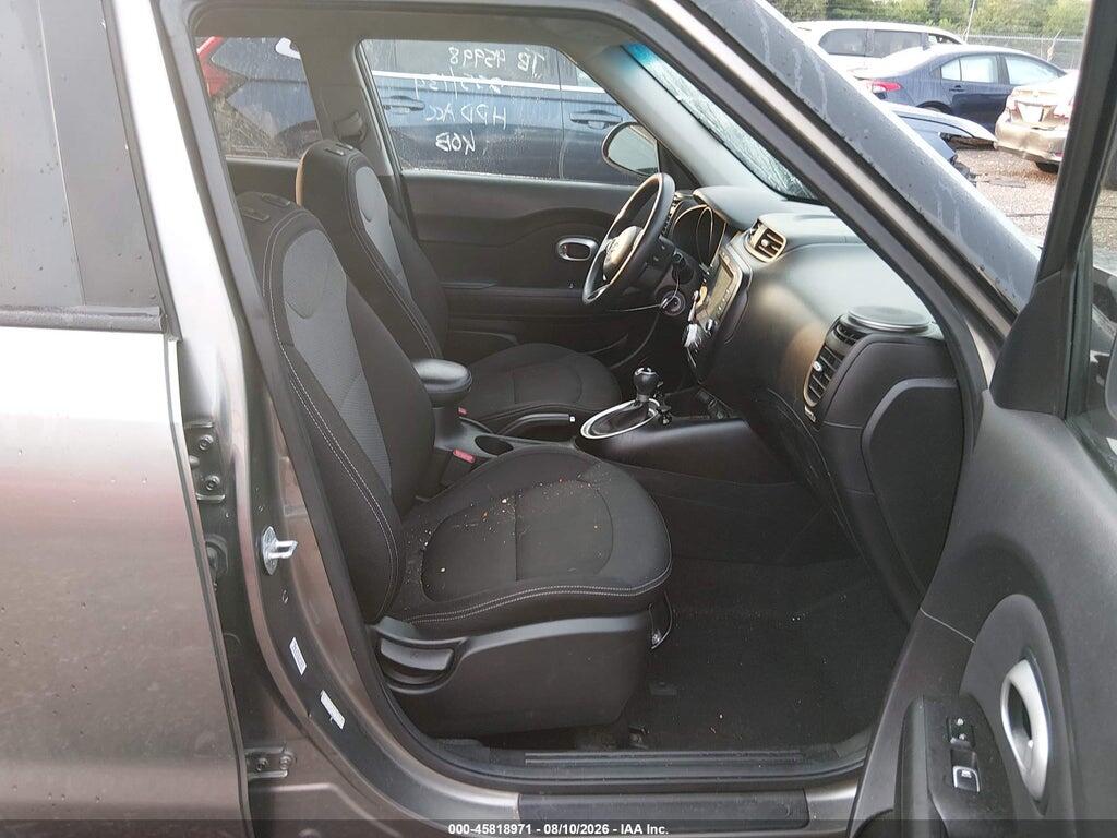 KNDJP3A53J7611807 2018 KIA SOUL photo no. 5