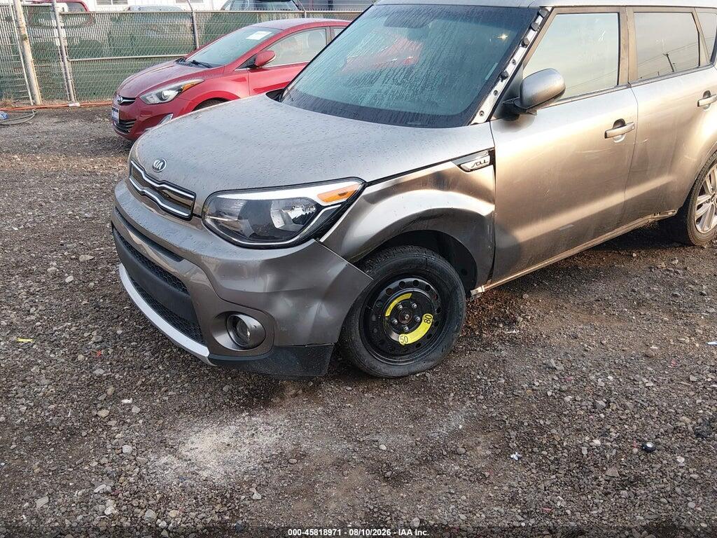 KNDJP3A53J7611807 2018 KIA SOUL photo no. 6
